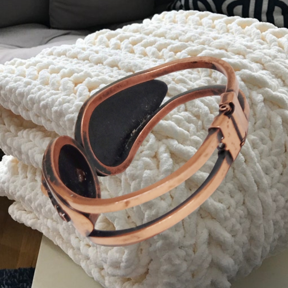 Mid-Century Solid Copper Clamper Bracelet with Abstract Design - Picture 6 of 7